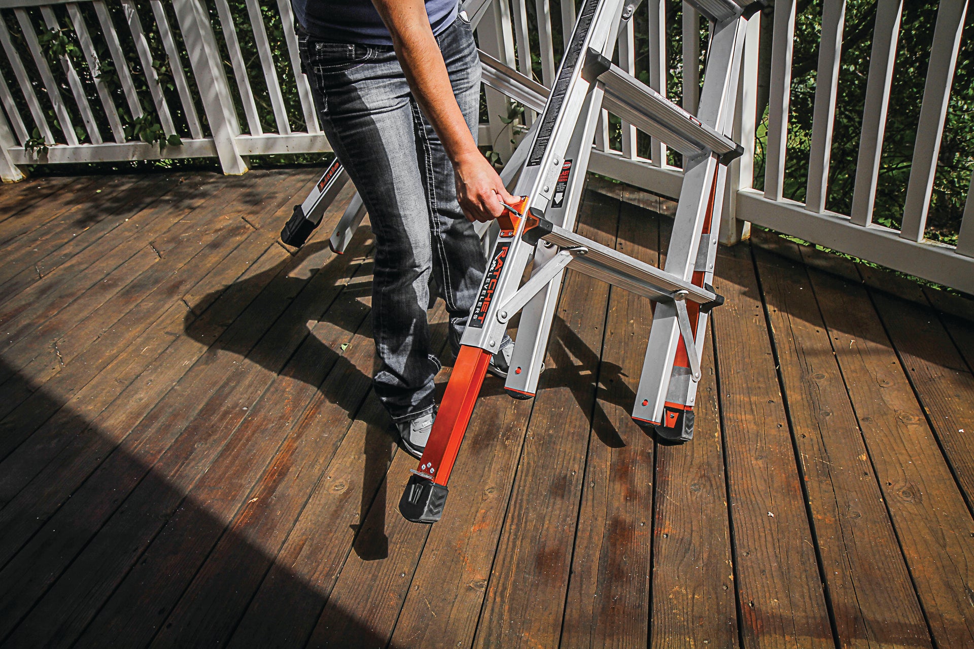 LADDERS WITH LEVELERS